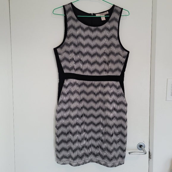 Has pockets! Office chic dress - Picture 1 of 4